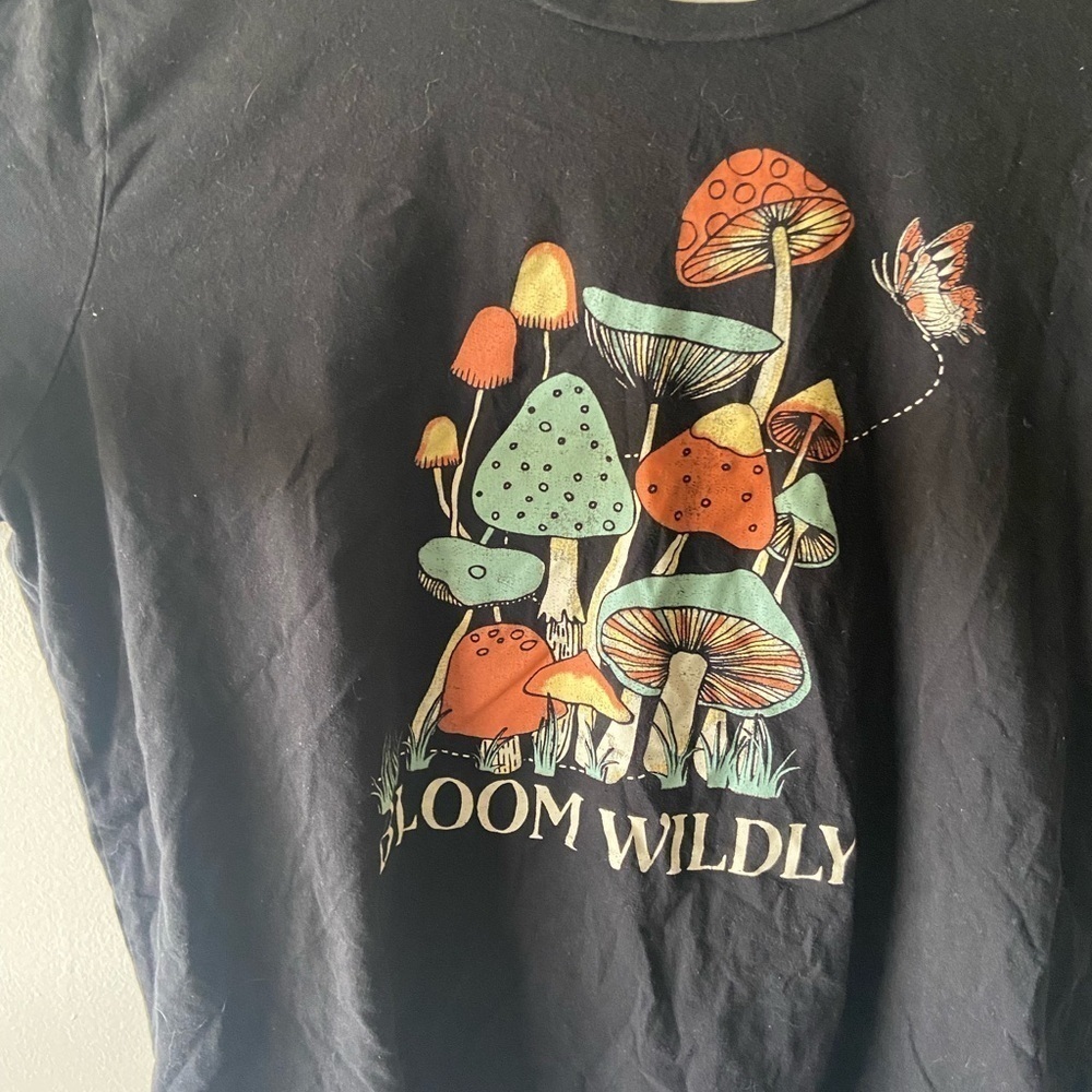 Bloom widly Black Graphic Tee with Mushroom Design Women's Size 2x